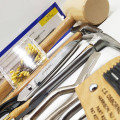 Outils pour couturières et tapissiers, Maillets, Ramponneau ou Marteau de tapissier, Outillage tapissier, Houzeaux, Epingles, Carrelet courbe, Carrelet droit à deux pointes, Ciseau à bois, Tire-crins, Houseaux, Chasse-clou.