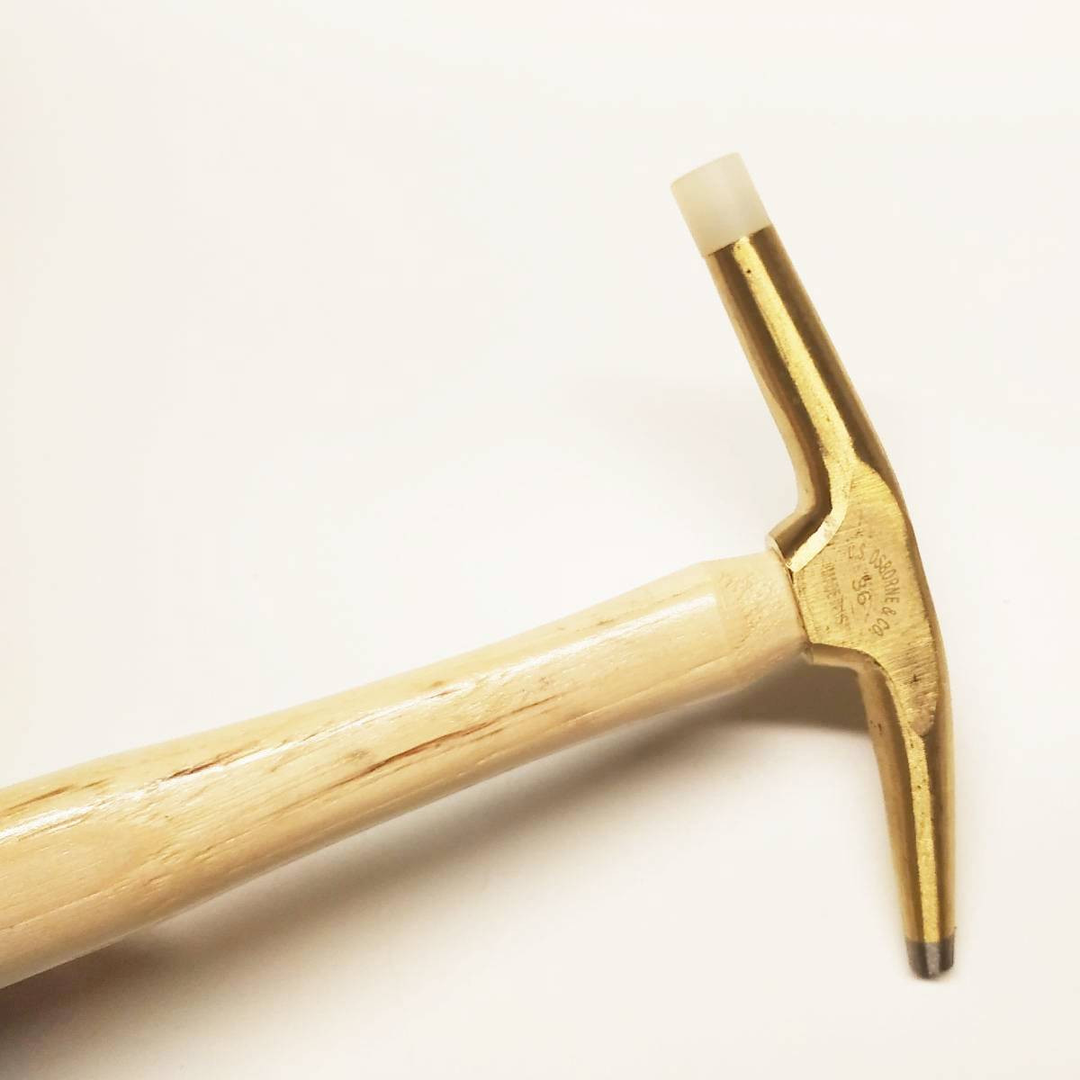 Marteau tapissier OSBORNE 36 aimanté à pointe nylon